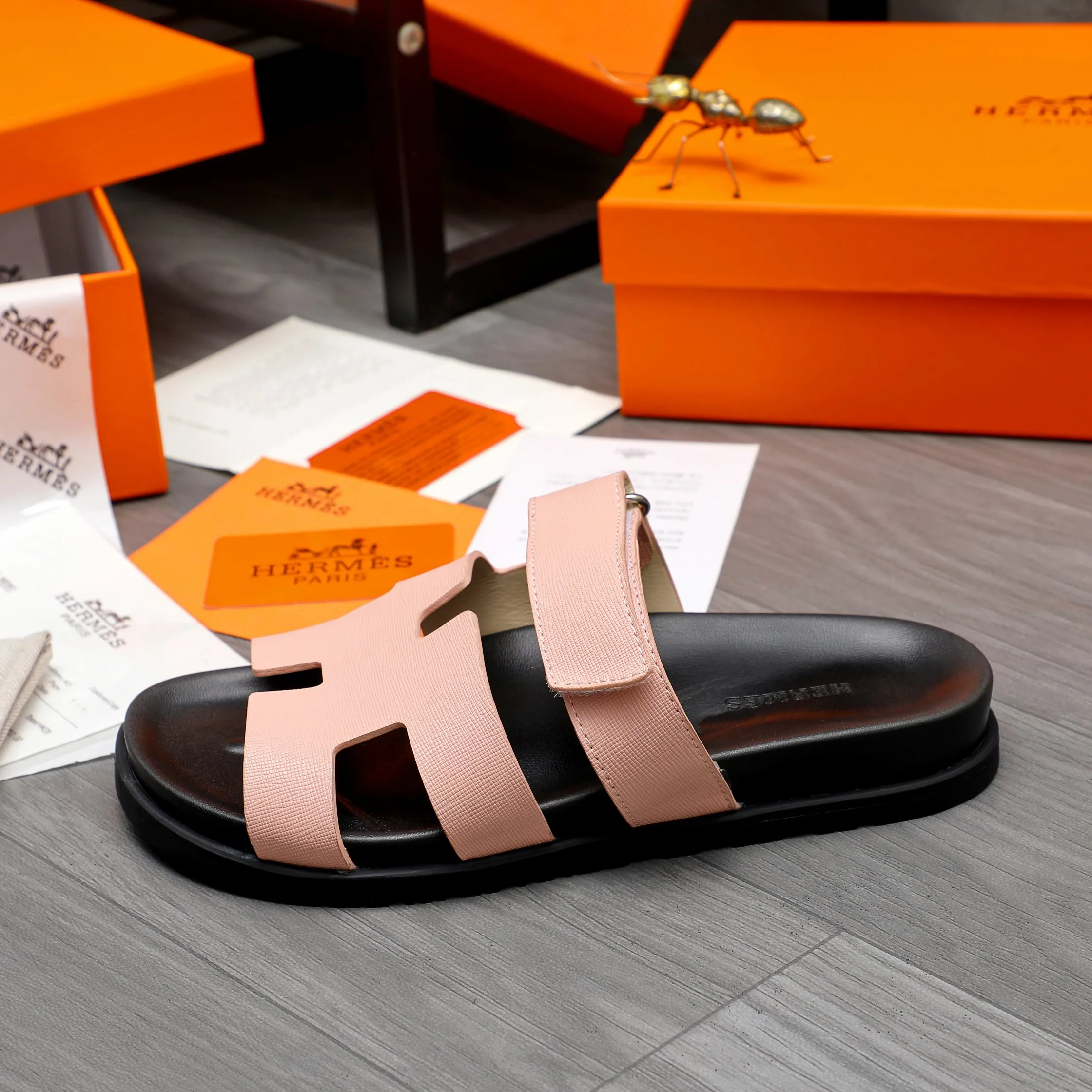 Men's shoes 💰340 Product trademark: Hermes "Hermes" Couple's slippers Regular size: 36-46 Product material: Selected vertical grain cowhide upper, microfiber lining, original outsole